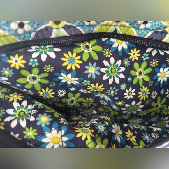Vera Bradley libby bag in daisy daisy crossbody purse - Picture 12 of 15
